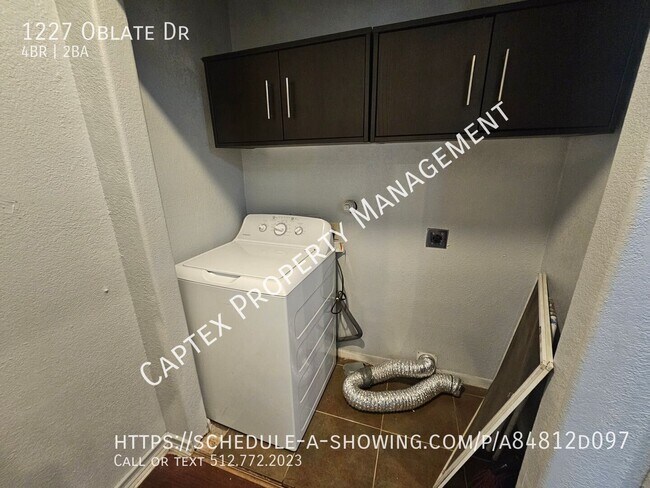 Building Photo - 1227 Oblate Dr