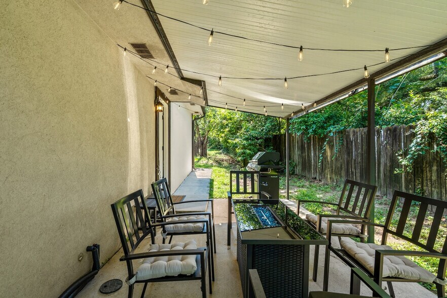 Building Photo - 2001 N 61st Ave