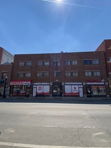 Building Photo - 1455 W Fullerton Ave