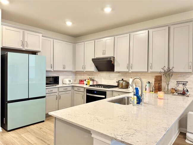 Building Photo - 923 Palo Brea Lp