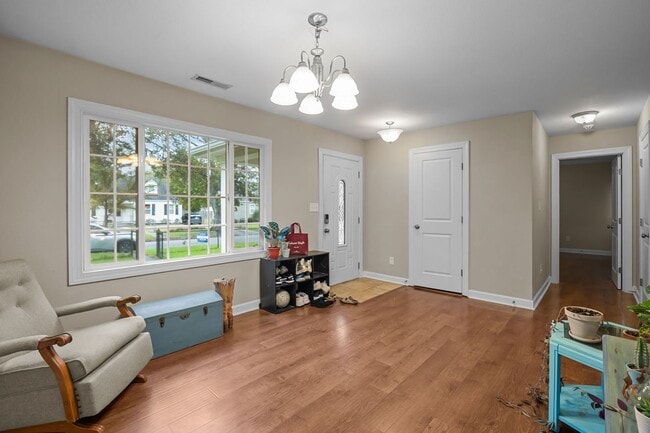 Building Photo - Beautifully Updated 4-Bedroom Home in Norf...