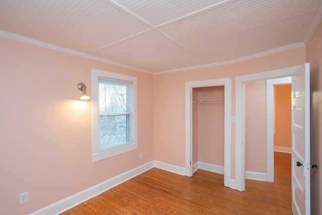 Building Photo - 909 Clarke St