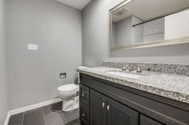 Building Photo - MODERN HOME IN THE HEART OF FORT WORTH!