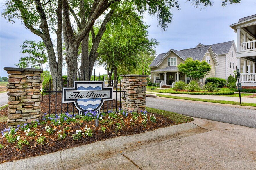 Building Photo - 351 Landing Dr