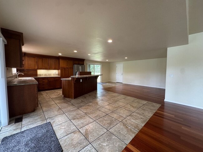 Building Photo - River Front Property