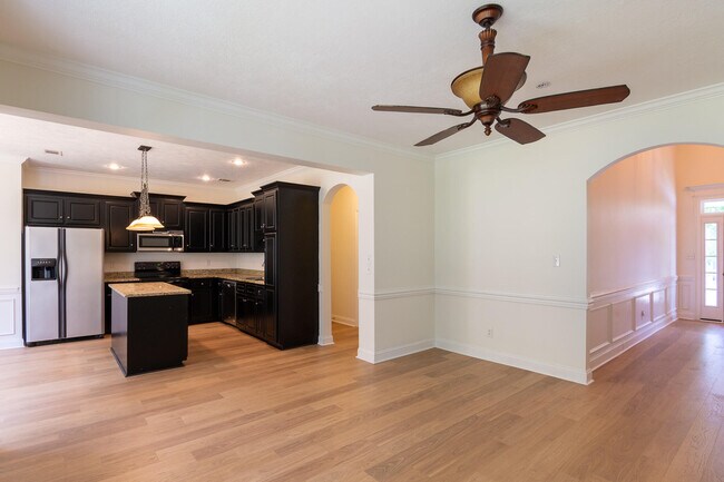 Building Photo - 2053 Dundee Way