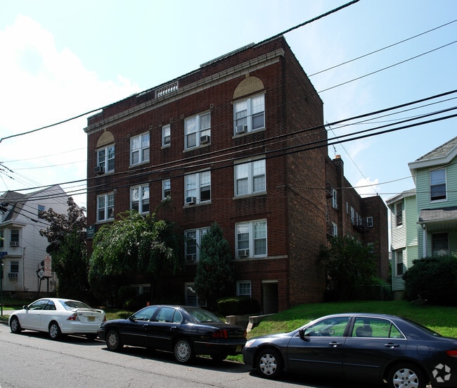 Building Photo - Courtney Commons