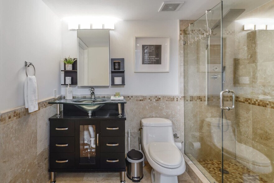 Building Photo - 1200 Brickell Bay Dr