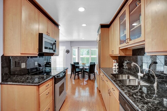 Building Photo - Beautiful Home in Southeast Denver