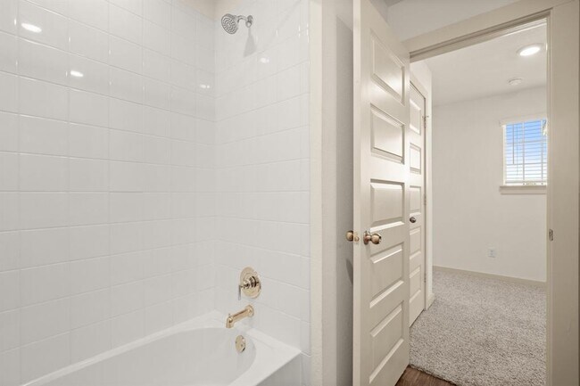 Building Photo - 227 Lavaca River Ln