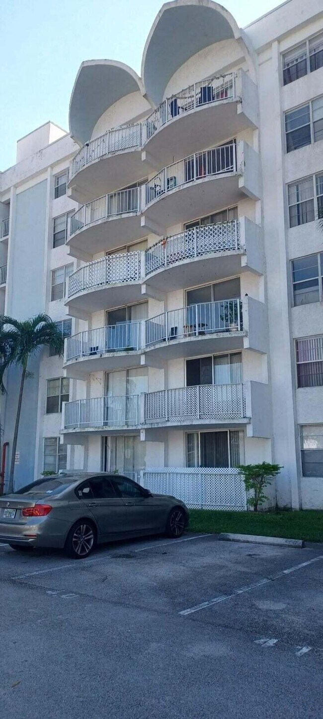 Building Photo - 488 NW 165th St