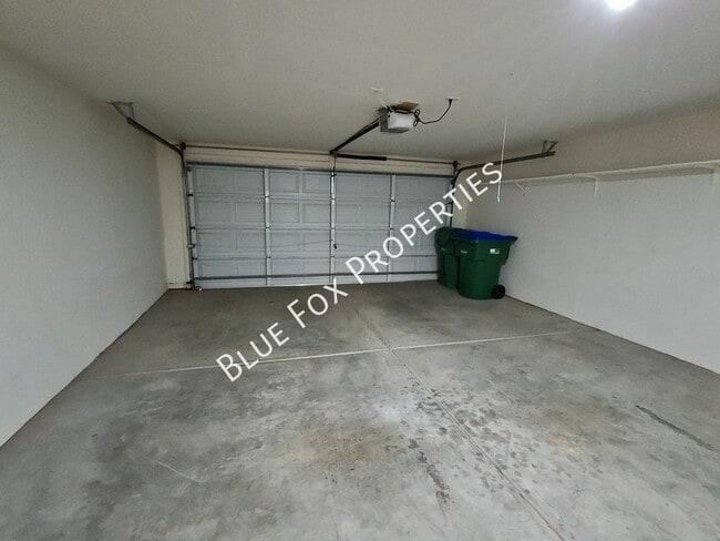 Building Photo - 7862 W Sacramento Hill Dr