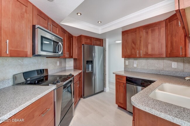 Building Photo - 1 Oceans W Blvd