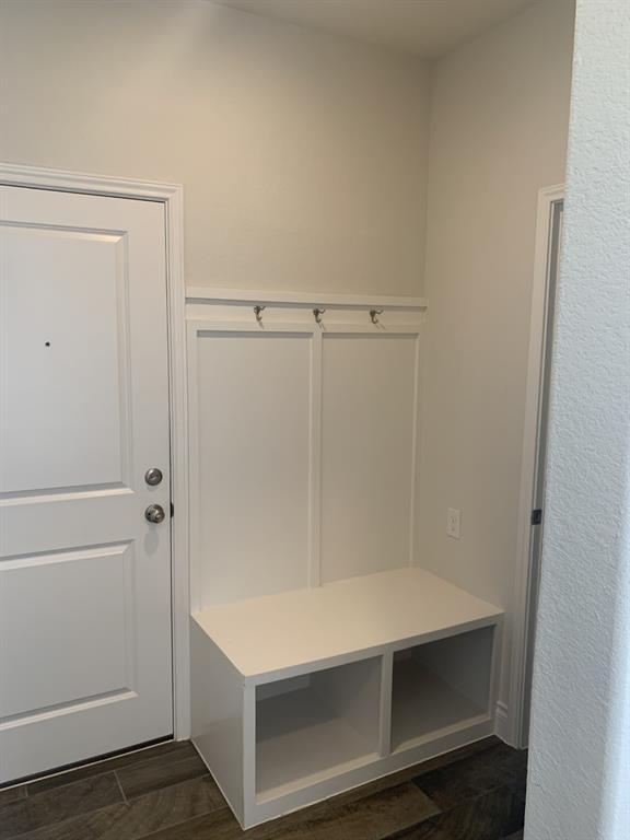 Building Photo - 221 Rosebush Dr