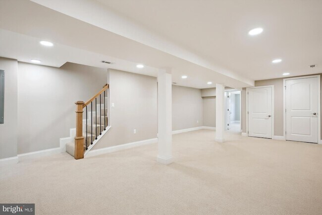 Building Photo - 329 15th St NE