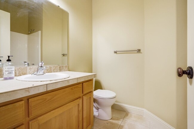 Building Photo - Spacious 4 bed, 3 bath home with sprawling views in West Salem