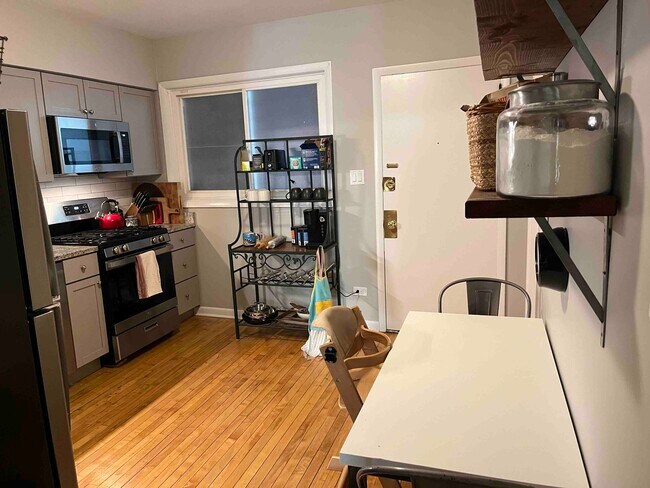 Building Photo - 4128 N Lincoln Ave