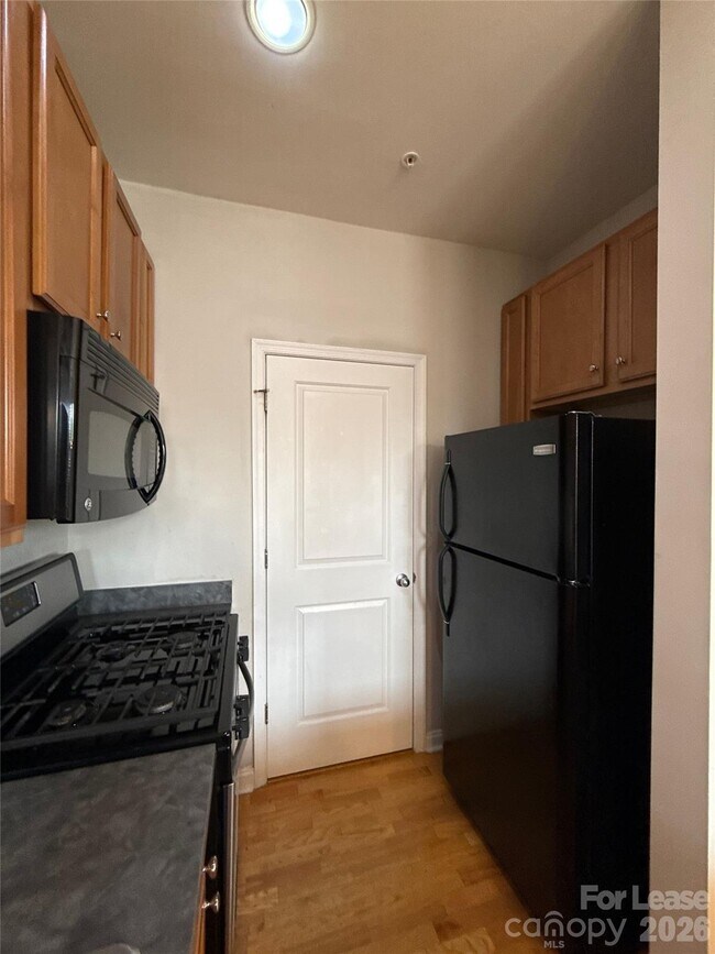 Building Photo - 534 Oakland Ave