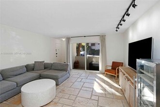 Building Photo - 9394 SW 77th Ave