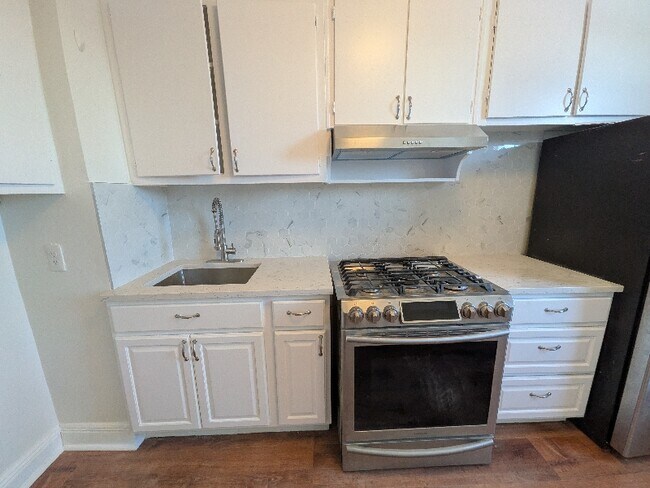 Building Photo - 52-21-5279 79th St