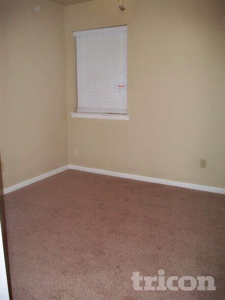 Building Photo - 3307 Hummingbird Ln
