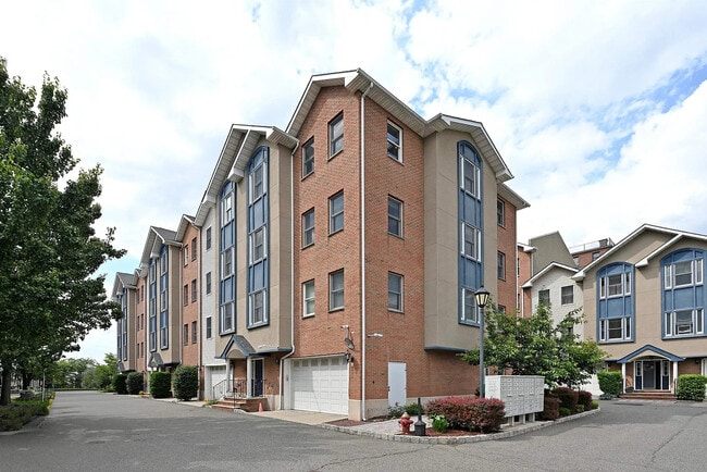 Building Photo - 620 38th St