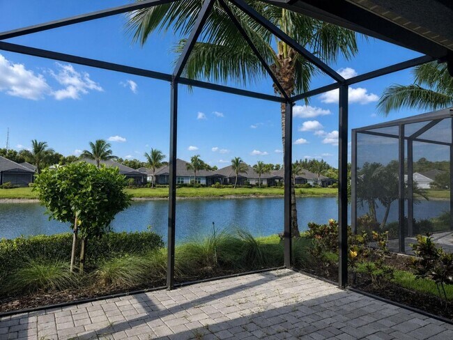 Building Photo - Lake View attached villa 2 bed/2 bath and a den