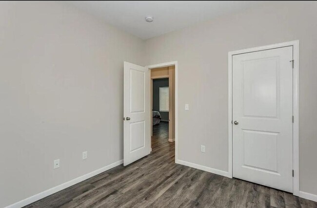 Building Photo - 2344 E Cheyenne Ct