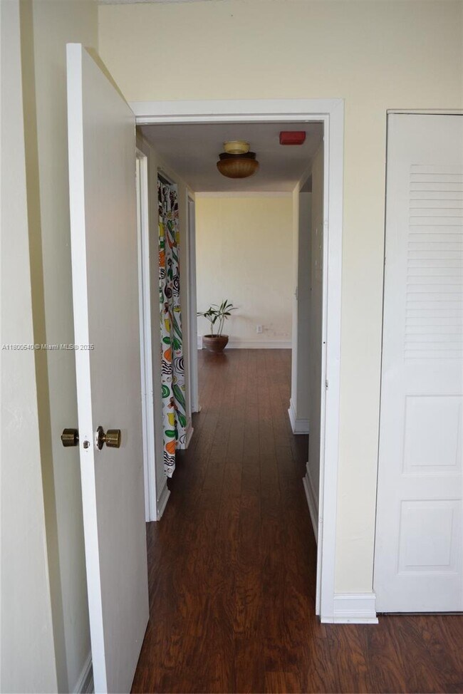 Building Photo - 2715 Tigertail Ave