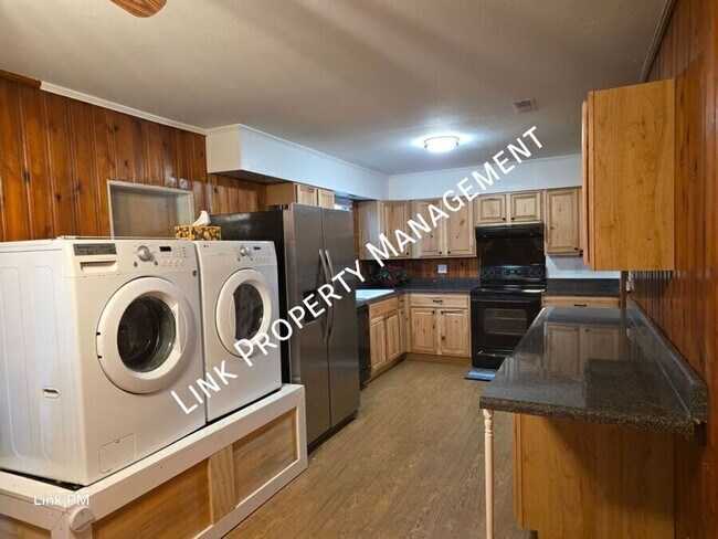 Building Photo - 3731 Knollwood Dr