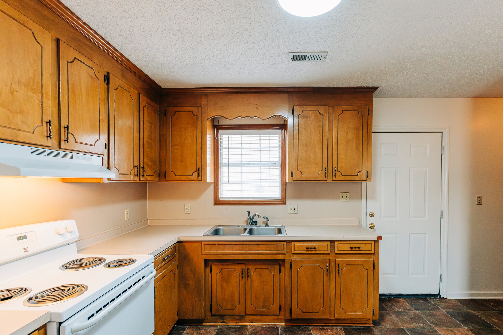 Building Photo - 1202 Douglas MacArthur St