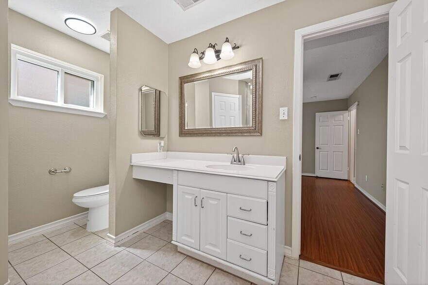 Building Photo - 18918 Droitwich Dr