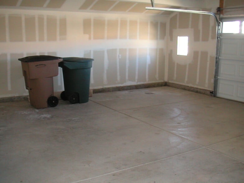 Garage with Extra Room for Golf Cart - 1843 Leander Ln