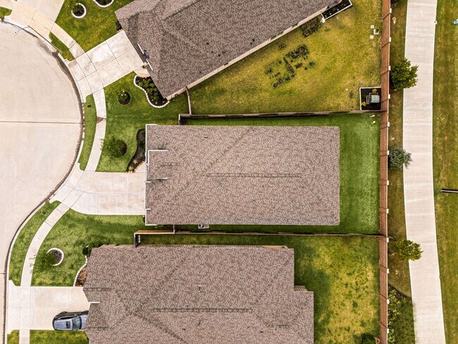 Building Photo - 8711 Hbr Pnes Dr