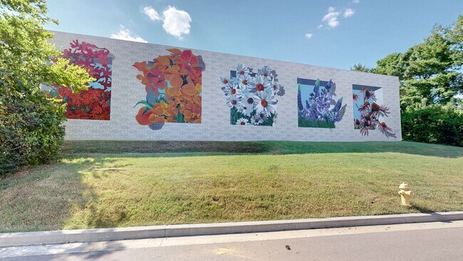 Building Photo - Franklin Gem Walking Distance to Downtown!