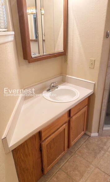 Building Photo - 6655 N Canyon Crest Dr