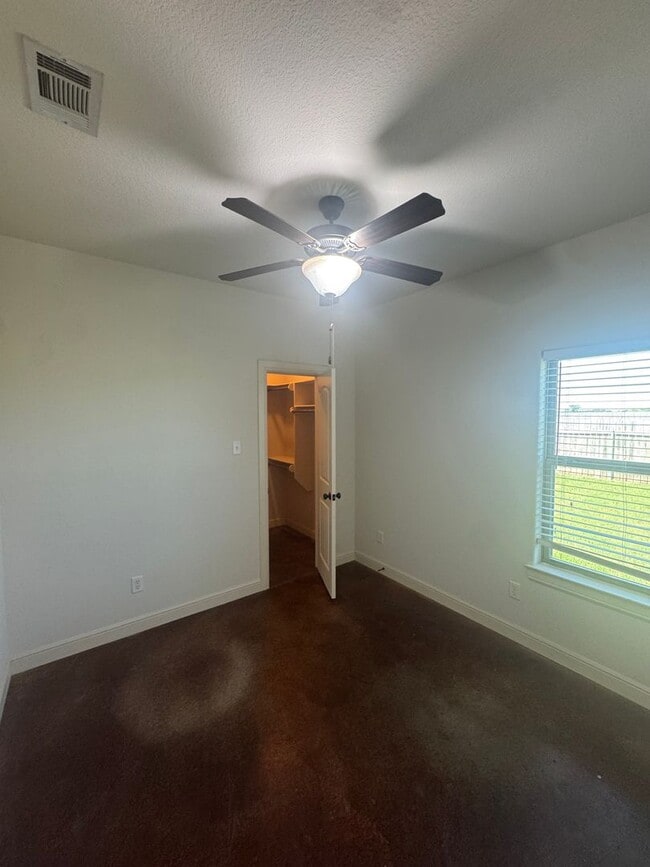 Building Photo - 203 Walker Ln