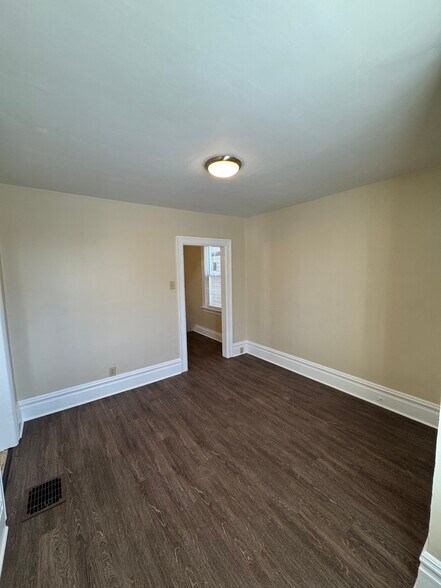 Building Photo - 442 Oneida St