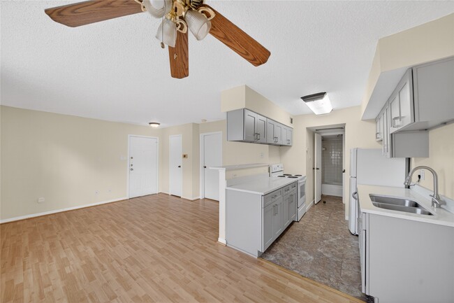 Building Photo - 2750 Holly Hall St