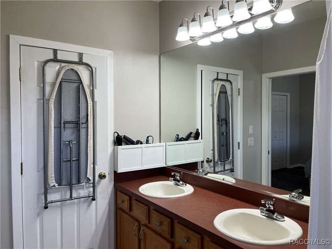 Building Photo - 1674 W Spring Meadow Loop