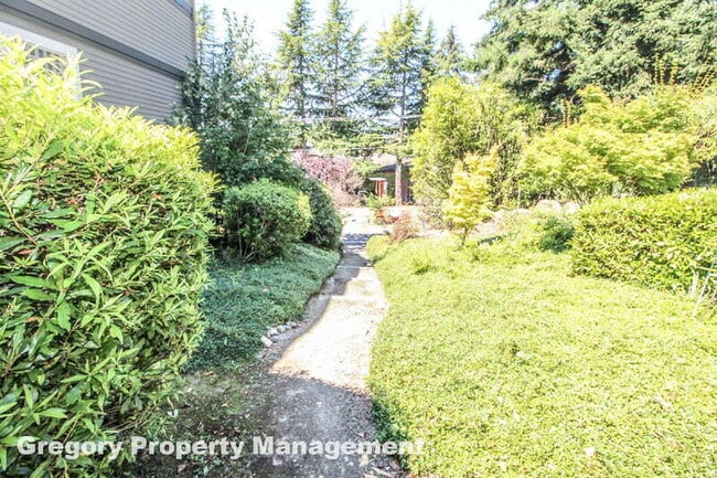 Building Photo - 11342 NE 67th St