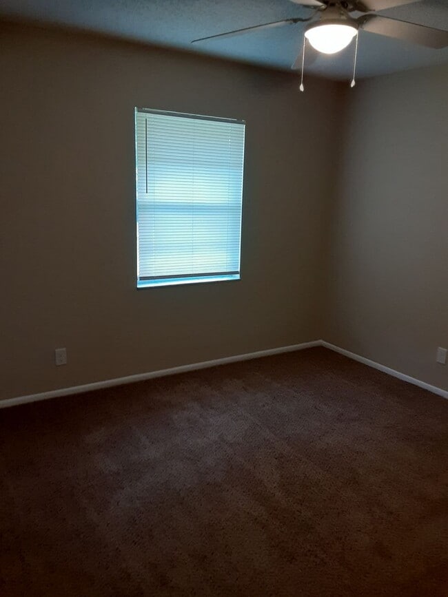 Building Photo - Beautiful 3 Bed 1 Bath Single Family Home