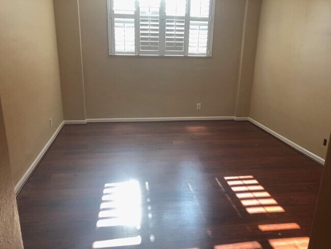 Building Photo - 3000 S Ocean Dr