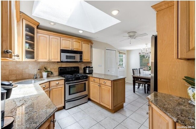 Building Photo - 261 Gramercy Dr