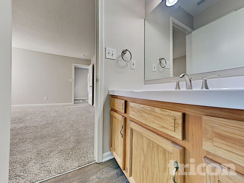 Building Photo - 1697 Willowview Ln