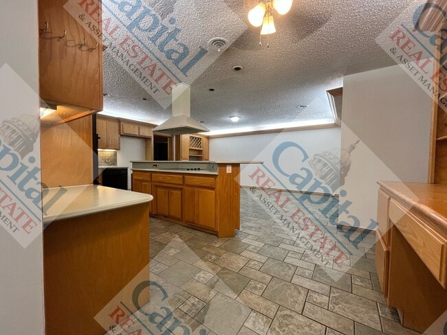 Building Photo - Spacious 2 Bedroom W/ Bonus Room