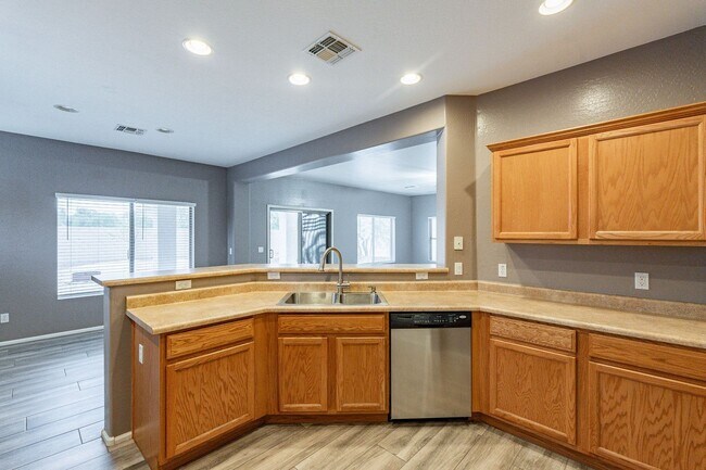 Building Photo - Three Beds & 2.5 Baths - Move Right In!