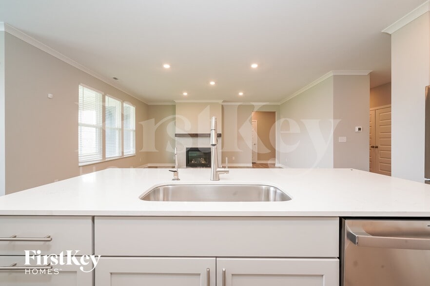 Building Photo - 3602 Chalmers Dr