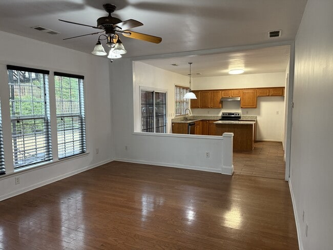 Building Photo - 425 Friars Head Dr NE