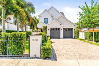 Building Photo - Experience Elegance and Comfort: Spacious ...